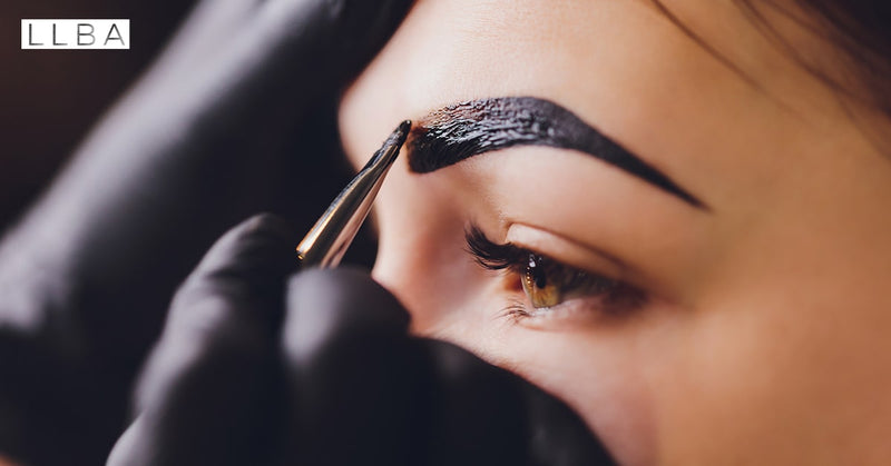 ¿Qué es el tratamiento de cejas con henna y por qué deberías añadirlo a tu tratamiento?