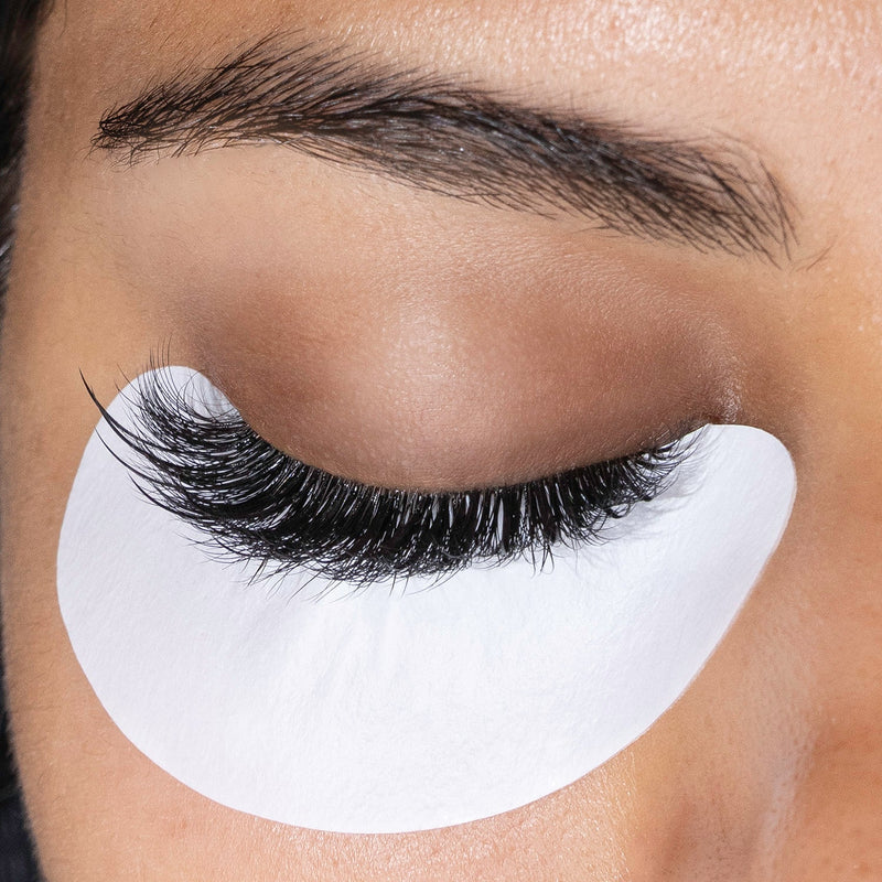 Bio Gel Eye Pad style 2 displayed beneath a model&