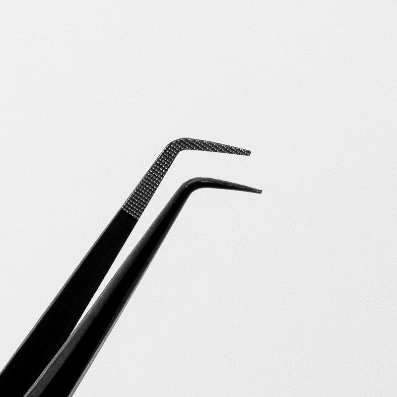 Curacoro Lash Extension Tweezer Onyx style tip close up.