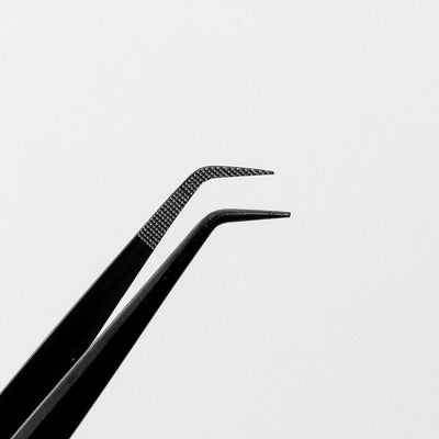 Curacoro Lash Extension Tweezer Onyx style tip close up.