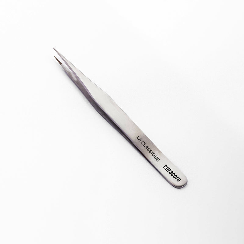 La Classique Tweezer Silver over a white background.