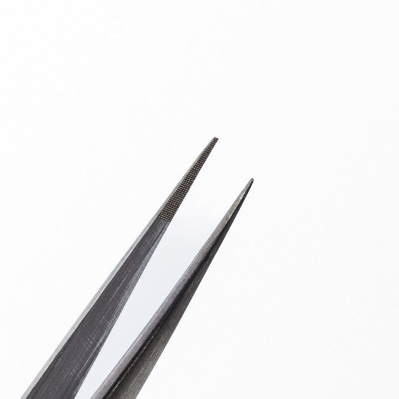 close up of La Classique Tweezer Silver